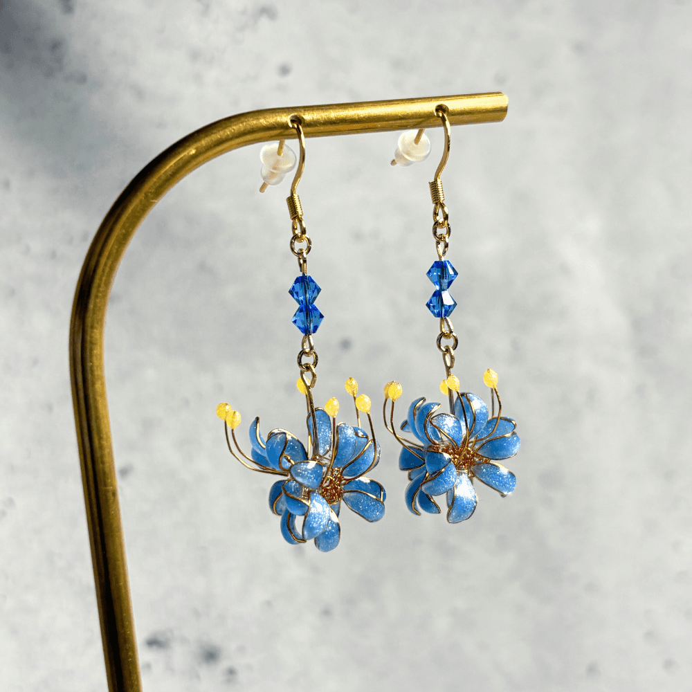 【彼岸花／曼珠沙華】ピアス サージカルステンレス／青い2粒のストーン／レジン×ワイヤー／幻想的な青／和装／受注製作 | 5枚目